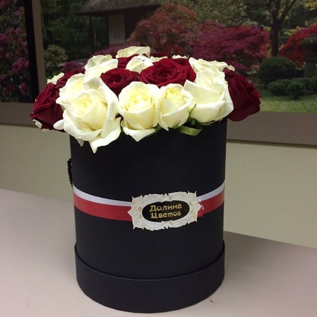 21 Роза.Высота 40см. Коробка шляпная