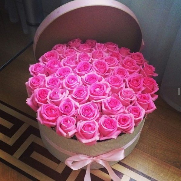 51 Роза.Высота 40см. Коробка круглая (серебристая)