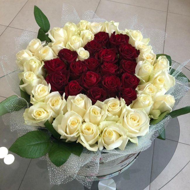 51 Роза.Высота 40см. Коробка круглая (серая)