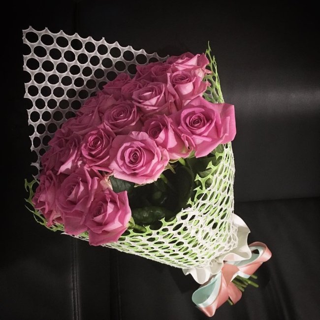 Роза Аква (розовая). Букет из 21 розы. Высота 60 см