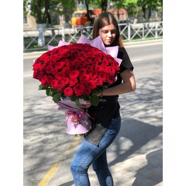 Роза Ред Наоми (красная). Букет из 101 розы. Высота 70 см