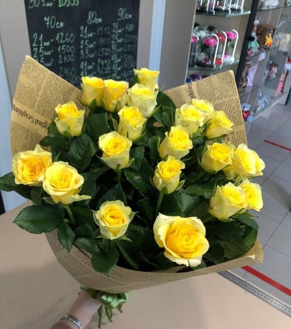 Роза Илиос (желтая). Букет из 25 роз. Высота 40 см