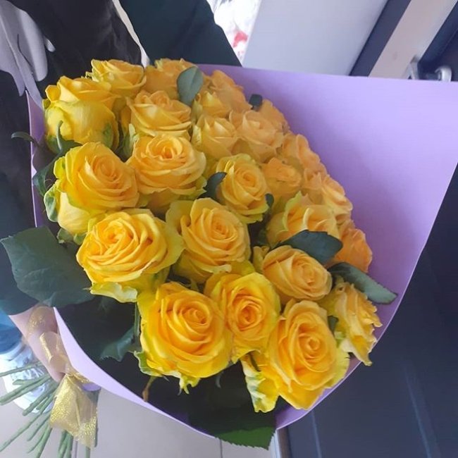 Роза Пени Лейн (желтая). Букет из 35 роз. Высота 40 см