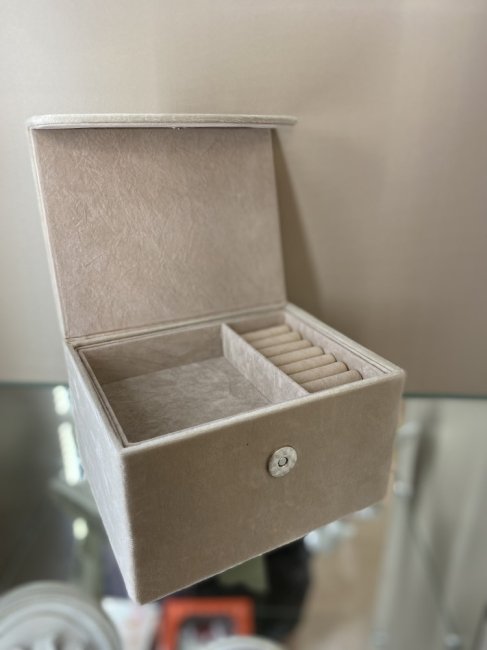 Фигурки и копилки. Шкатулка Almer Floox 17x13x11 бежевый комб.материалы.