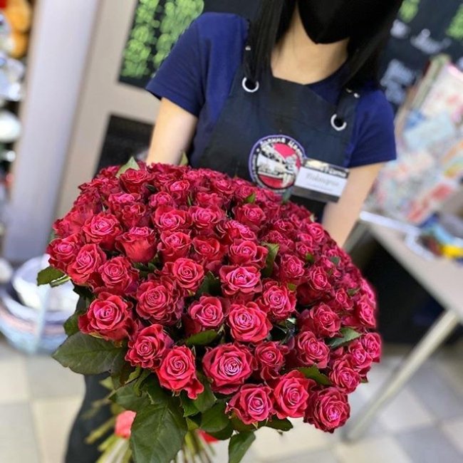 Роза Адмирал. Букет из 75 роз. Высота 70 см