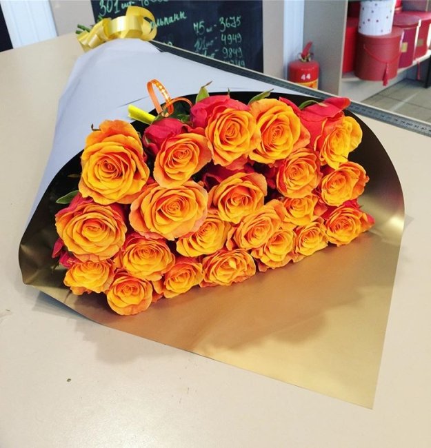 Роза Испания. Букет из 35 роз. Высота 50 см