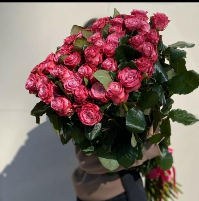 Роза Дип Вотер. Букет из 41 розы. Высота 50 см