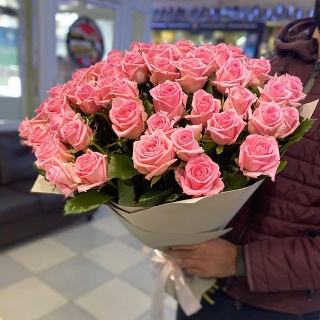 Роза Ревиваль (розовая). Букет из 75 роз. Высота 50 см