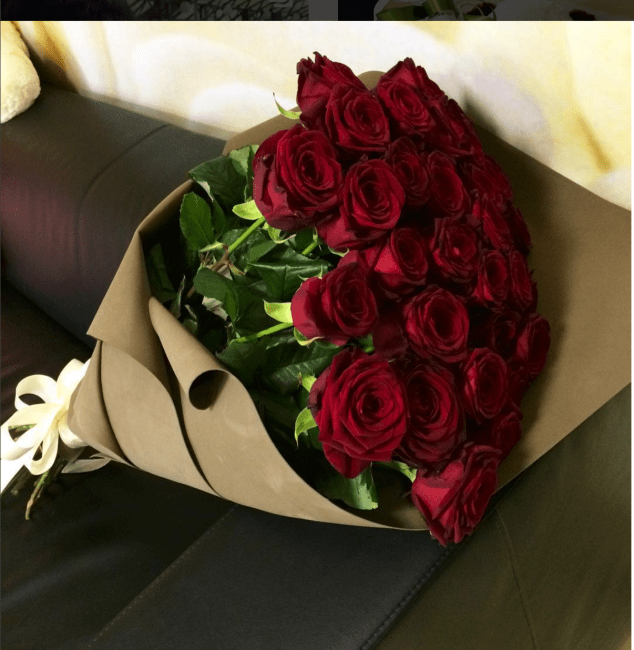 Роза Ред Наоми (красная). Букет из 35 роз. Высота 50 см